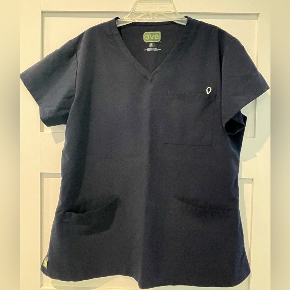 AVE by Medline dark grey Women’s V-Neck Scrub Top, Sz. L